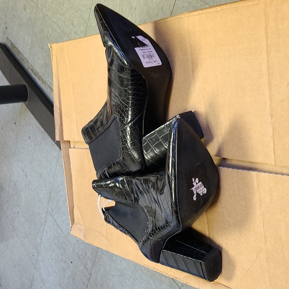 Steve Madden Block High Heel Bootie Croc Black 7 - image 8